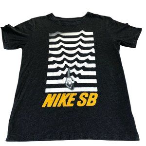 Nike Sb Youth Boys T Shirt Size XL Gray Skateboarder On Road Tee Top‎ Athletic
